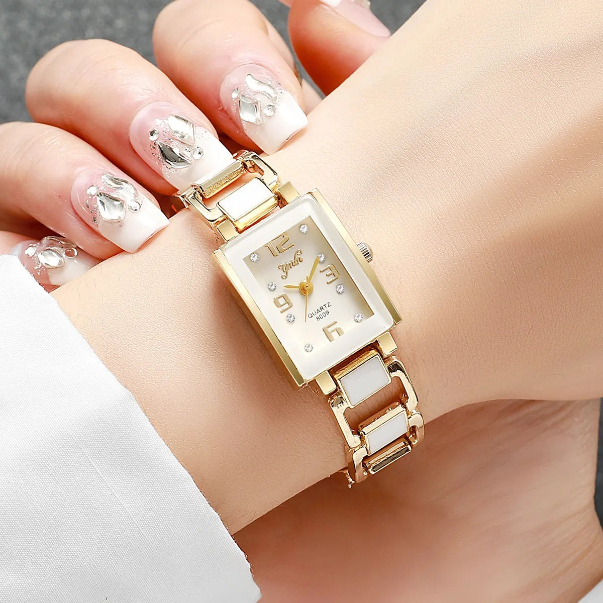 Montre Femme Élégante + Set Bijoux OFFERT ⌚💍✨ | Style Chic à Petit Prix