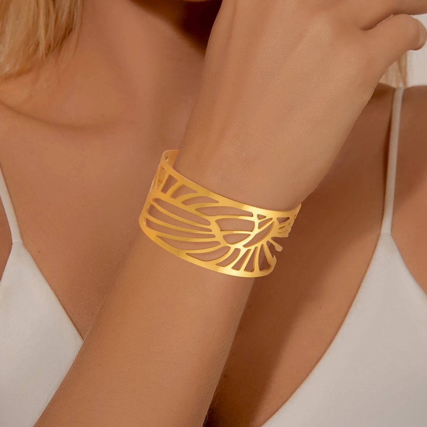 Bracelet Manchette C-Shape Doré – Acier Inoxydable Femme