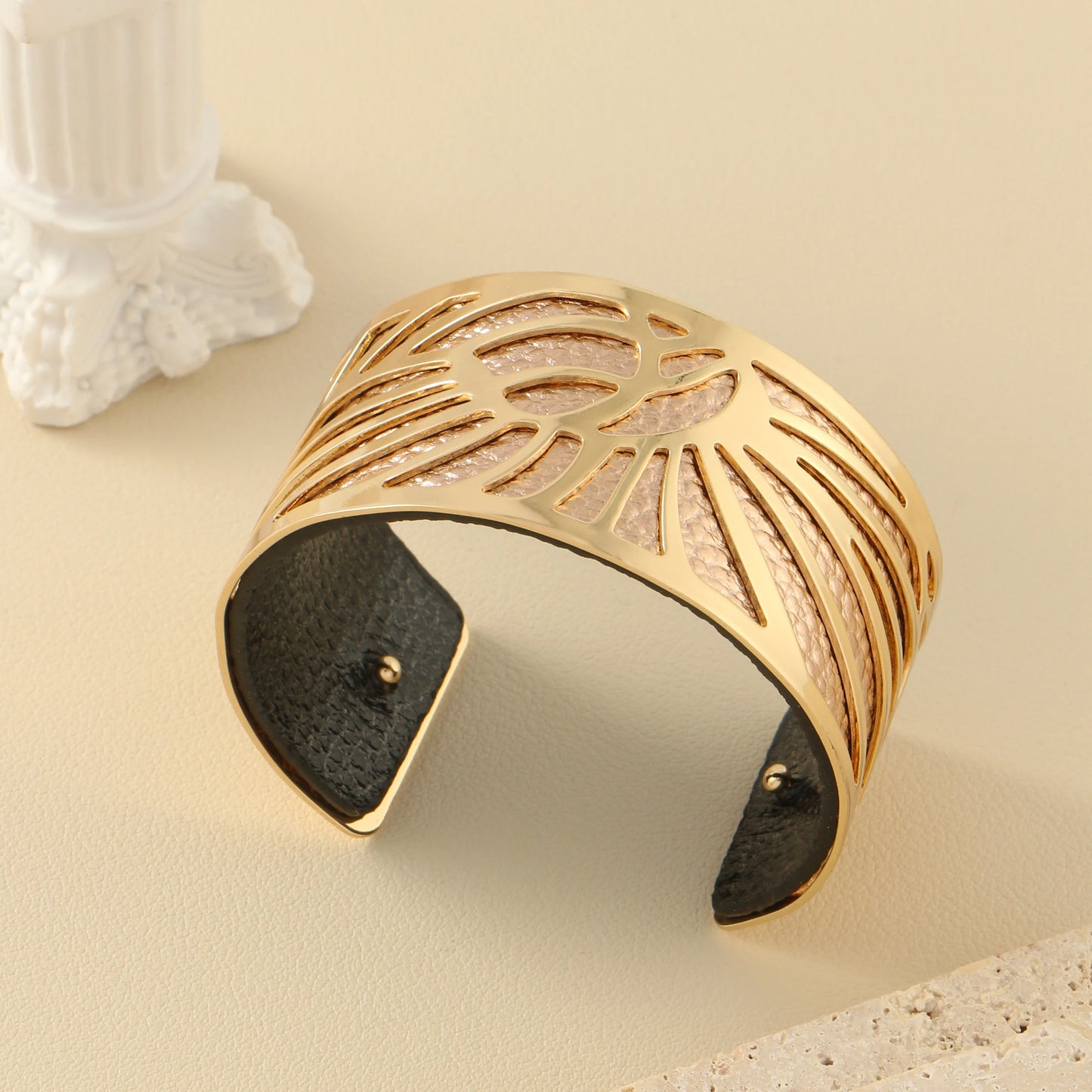 Bracelet Manchette C-Shape Doré – Acier Inoxydable Femme